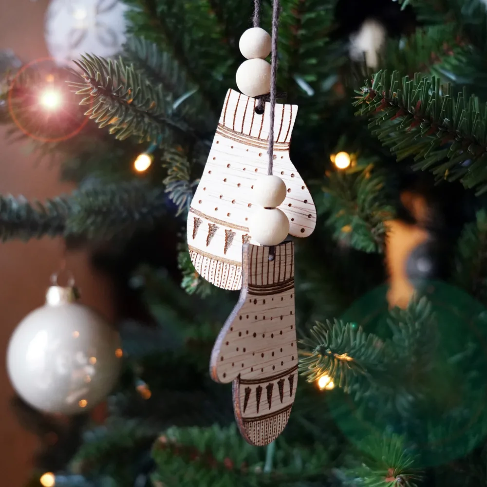 Wooden Mittens Ornament – Cozy Winter Decor with Beads
